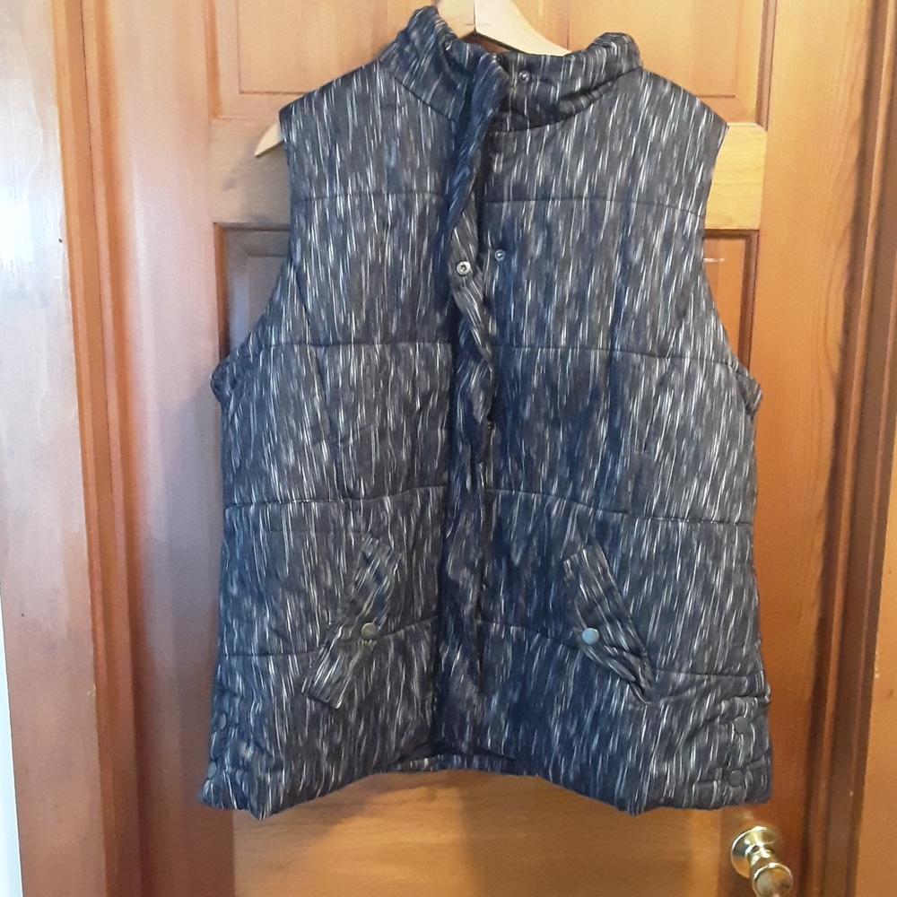 Liz Claiborne black and white vest